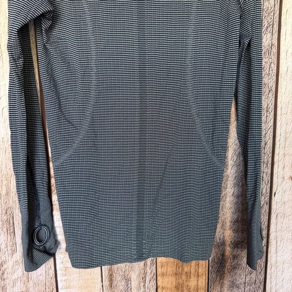 Lululemon Run Stripe Long Sleeve Performance Athletic Top Performance Size 10 - Picture 6 of 7